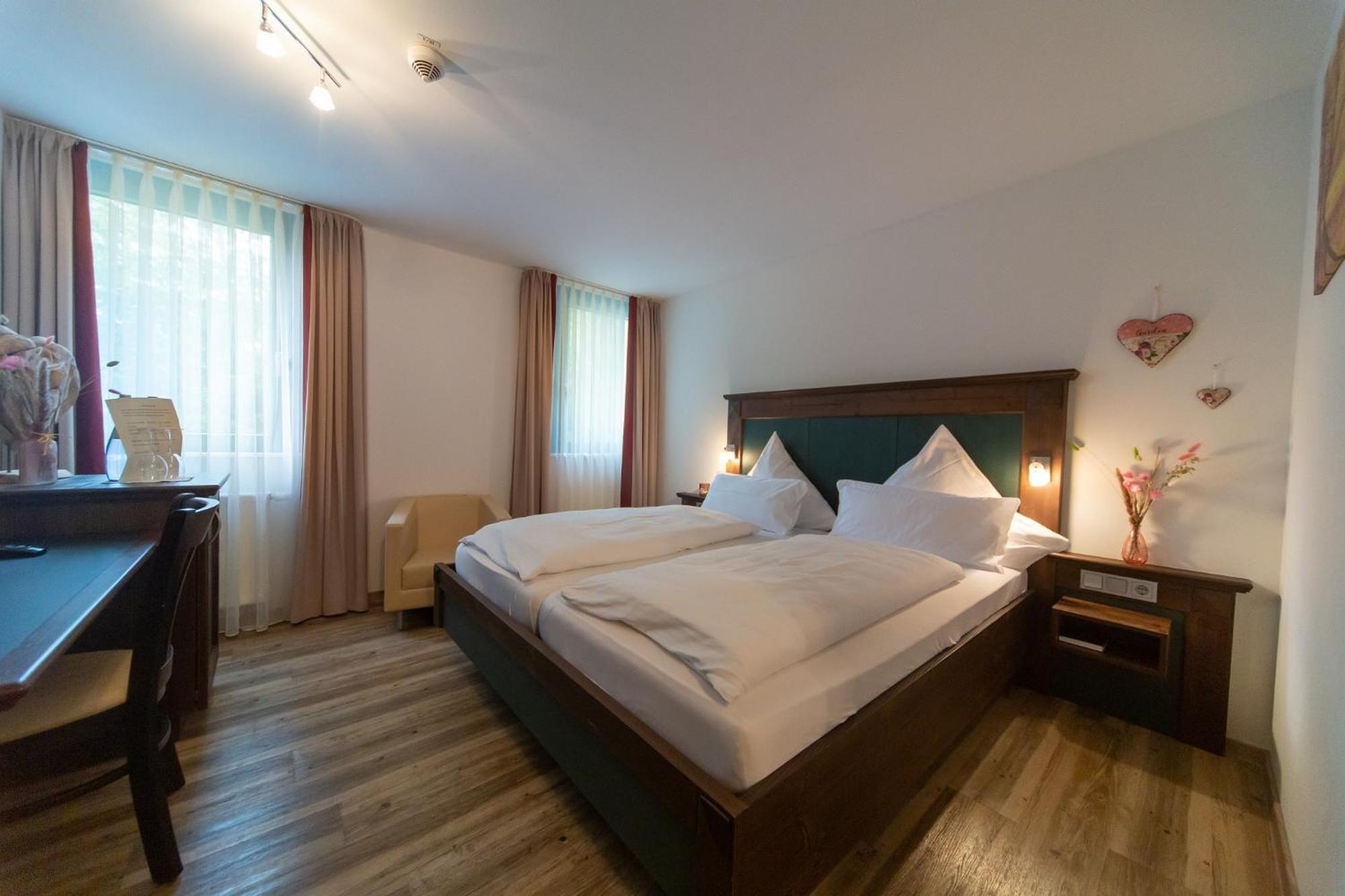 Hotel Restaurant Auerhahn Бад-Вільдбад Екстер'єр фото
